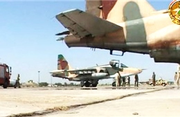 IS tập lái máy bay chiến đấu